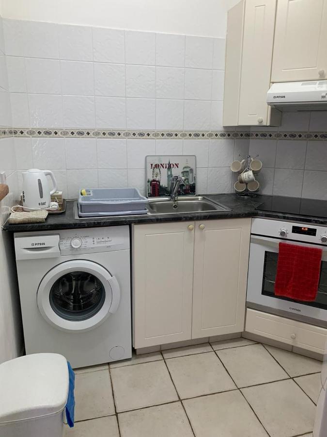 Comfortable 2 Bedroom Apartment In Popular Limnaria Gardens Paphos Exterior foto